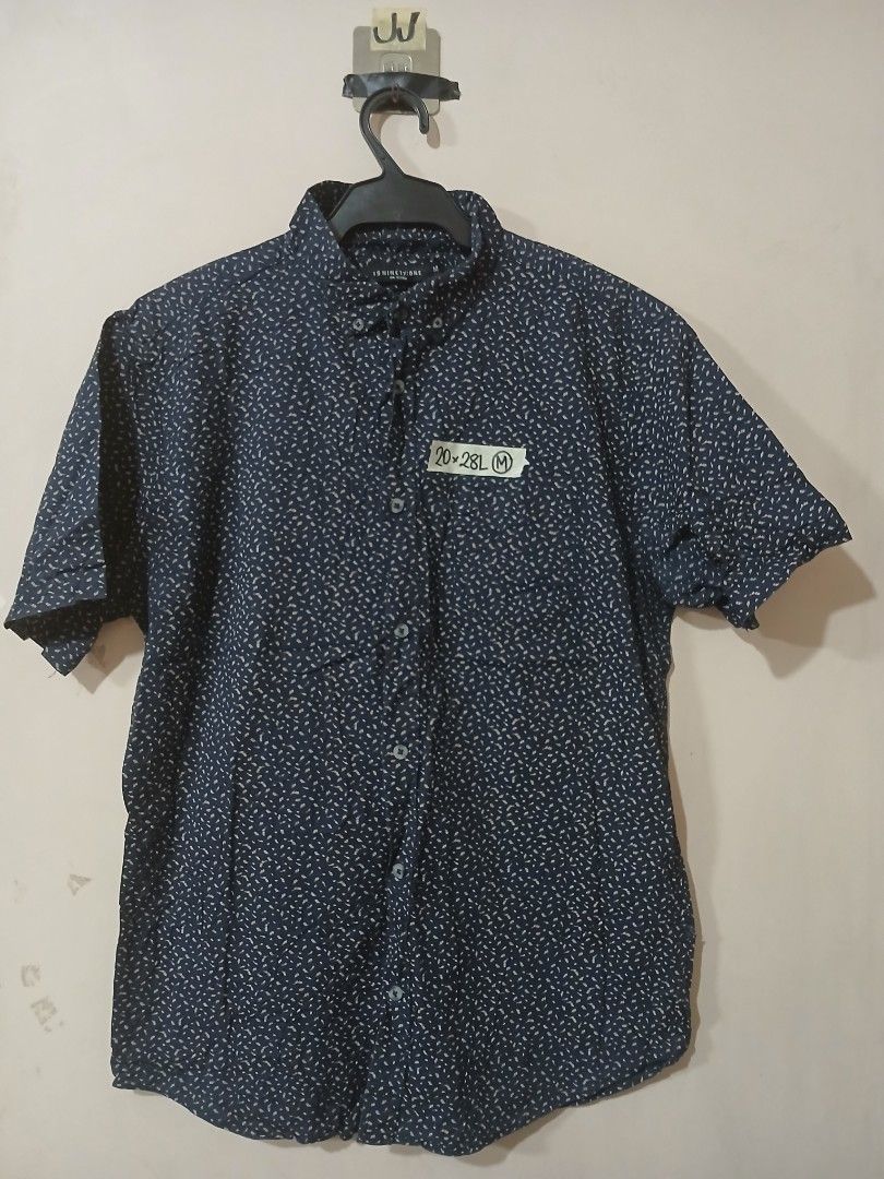 Men's Short Sleeve Button-Down Shirt - Size M (Category: Tshirts & Polo Shirts ) located in Caloocan City. Submitted by erickaban14 (Listing ID 1421917123, Image 1). Description: - Men's short sleeve shirt - Navy blue base with white dotted pattern - Button-down front - Collared neckline - Size: M - Condition: Good.