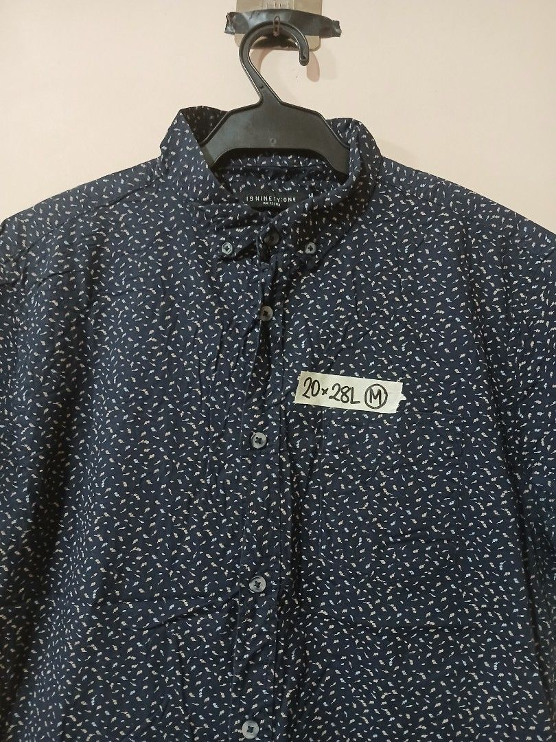 Men's Short Sleeve Button-Down Shirt - Size M (Category: Tshirts & Polo Shirts ) located in Caloocan City. Submitted by erickaban14 (Listing ID 1421917123, Image 2). Description: - Men's short sleeve shirt - Navy blue base with white dotted pattern - Button-down front - Collared neckline - Size: M - Condition: Good.