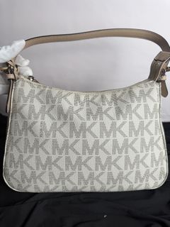 (Category: ) located in . Submitted by preloved500 (Listing ID 1421934320, Image 1). Description: .