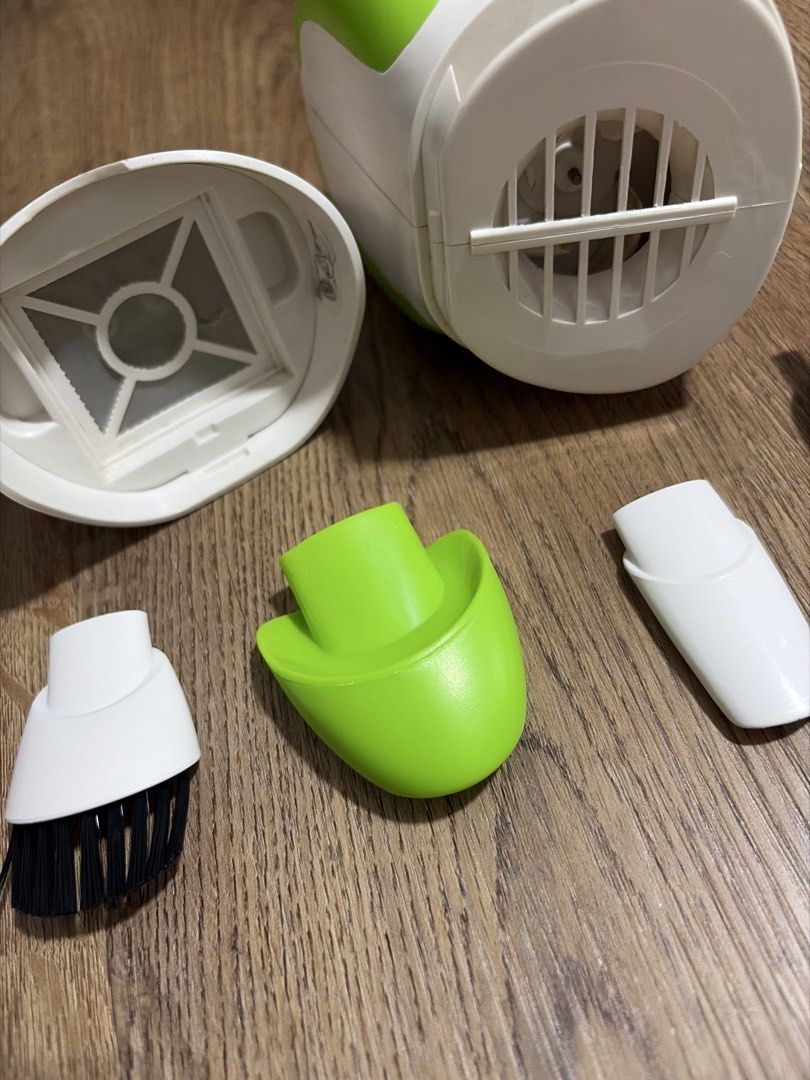 Mini Vacuum Cleaner (Category: Vacuum Cleaner & Housekeeping) located in Singapore. Submitted by nono101 (Listing ID 1421839708, Image 3). Description: Has a hole damaged by stapler bullets. Otherwise working well..