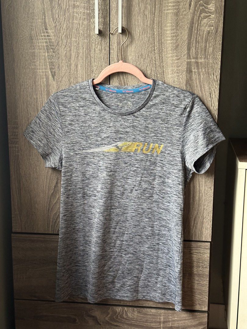 Mizuno Run Dryfit Shirt (Category: Activewear) located in Quezon City. Submitted by kel4k (Listing ID 1421832490, Image 1). Description: M on tag but fits XS-S.
