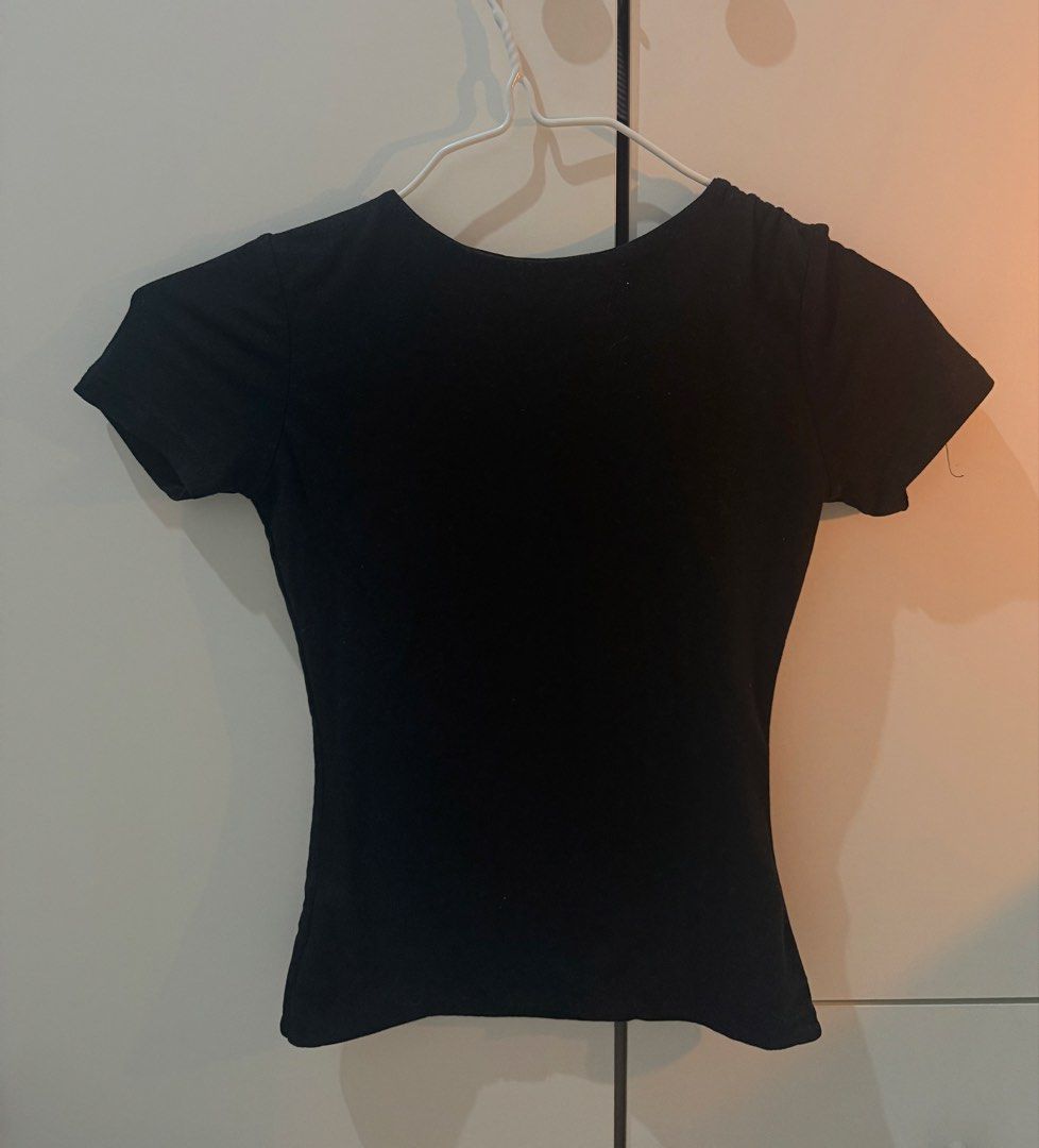Neutral Body-fitting Shirts Bundle (Category: Shirts) located in Manila. Submitted by adrianabanana (Listing ID 1421903394, Image 2). Description: - Sizes: XS-S - Neutral body-fitting shirt bundle. - Includes white, black, and cream colors. - Body-hugging design. - Comfortable material. - Perfect for layering or wearing alone..