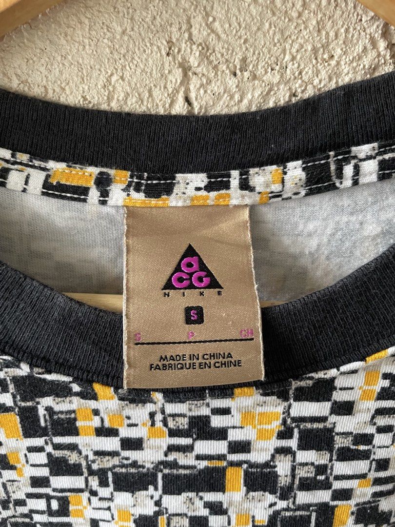 Nike ACG Graphic T-Shirt - Small (Category: Tshirts & Polo Shirts ) located in Manila. Submitted by revineapprl (Listing ID 1421888294, Image 2). Description: NIKE ACG AOP .