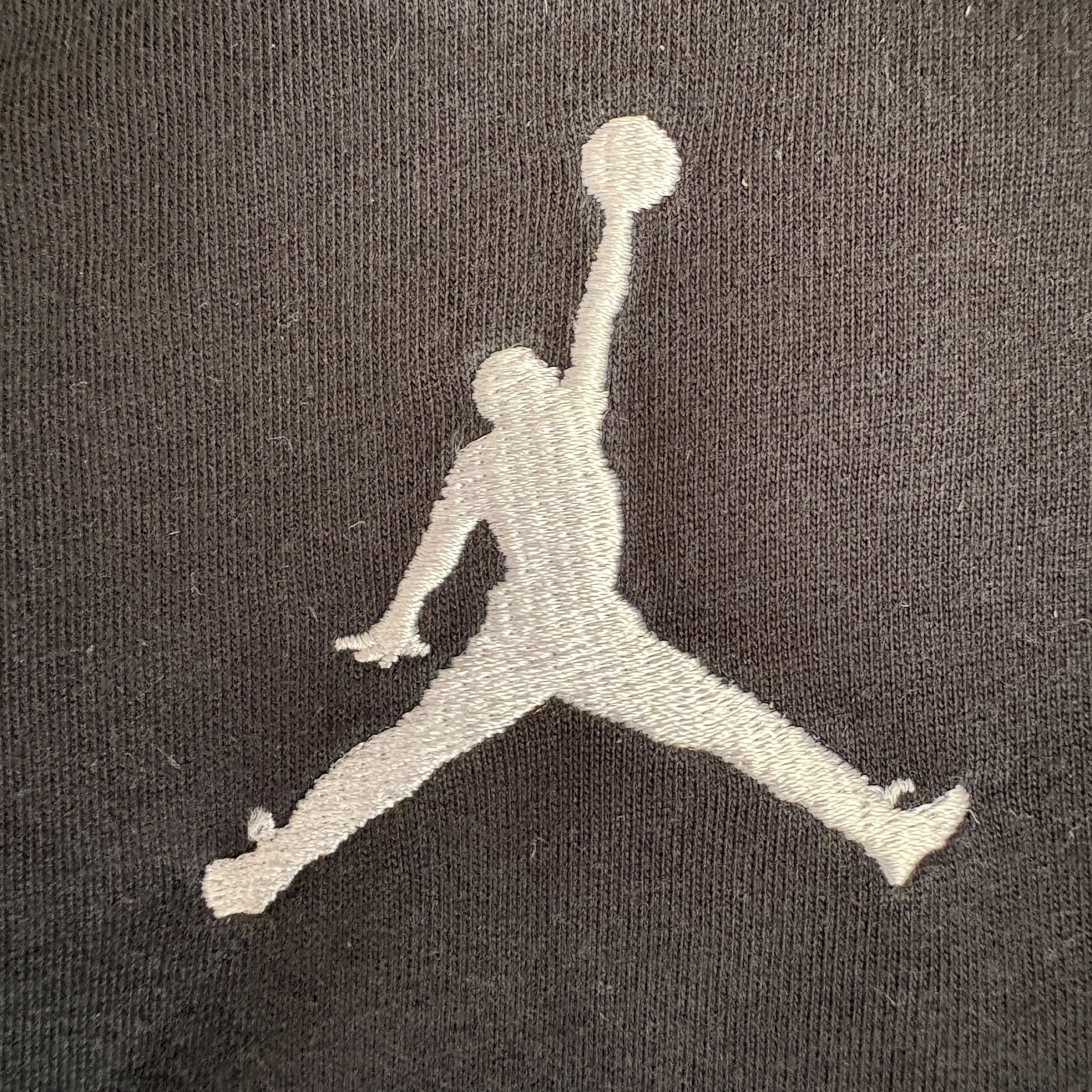 NIKE AS JORDAN RISE TANK TOP (Category: Activewear) located in Manila. Submitted by mikodvn (Listing ID 1421867620, Image 2). Description: NIKE AS JORDAN RISE TANK TOP SIZE XXL FITS LARGE WxL 21.5x27.5 9.5/10 CONDITION.