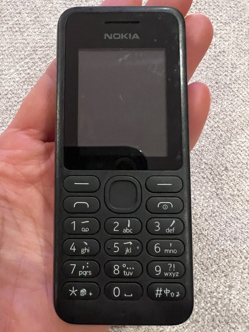 Nokia Basic Phone （分類：其他手機）位於 Hong Kong。 由 esuenr 提交（商品編號 1421914244，圖片 1）。簡介： Black Nokia basic phone. It has a keypad with numbers and symbols. The phone has a screen and a speaker on the back. The Nokia logo is visible on the front and back of the phone.。