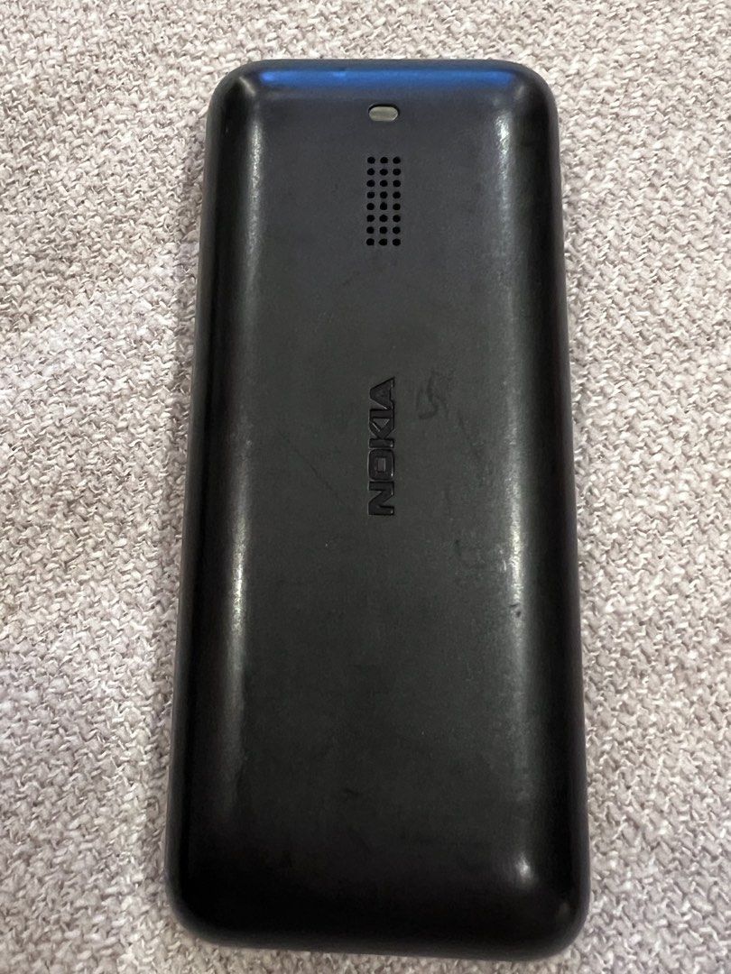 Nokia Basic Phone （分類：其他手機）位於 Hong Kong。 由 esuenr 提交（商品編號 1421914244，圖片 3）。簡介： Black Nokia basic phone. It has a keypad with numbers and symbols. The phone has a screen and a speaker on the back. The Nokia logo is visible on the front and back of the phone.。