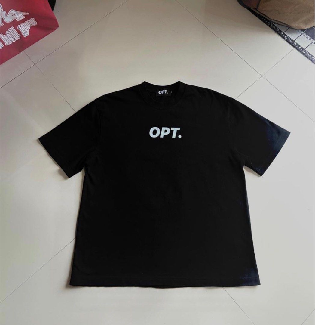 OPT CLASSIC TEE (BLACK) (Category: Activewear) located in Kuala Lumpur. Submitted by luqieee21 (Listing ID 1421898708, Image 1). Description: - ITEM READYSTOCK ✅ - FREE DUSTBAG ✅ - ON TAG SIZE XL (P24/L29) - CAN NEGO SAMPAI SOLD MUAH - VERY HOT COLOURWAY OF OPT CLASSIC TEE COLLECTION - PM TO PURCHASE OR BUY IT NOW .