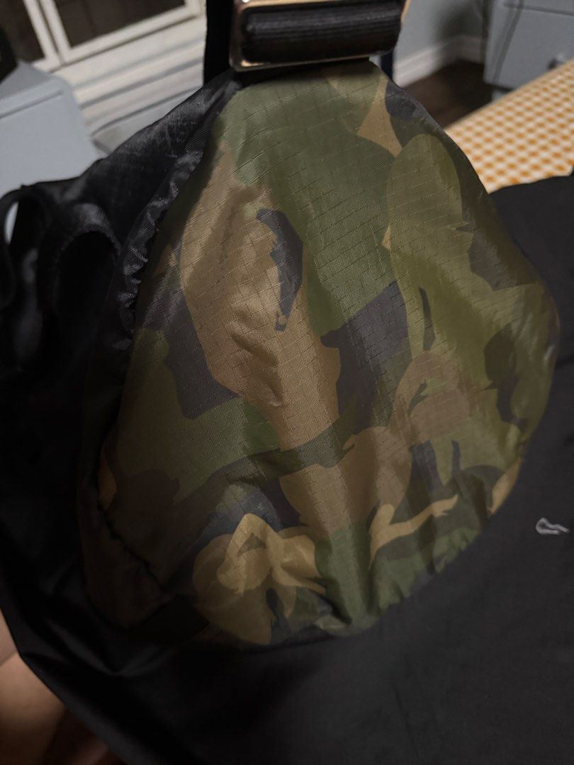 Paul Smith Lady Camo Duffle Bag (Category: Luxury Bags & Wallets) located in Manila. Submitted by genes27 (Listing ID 1421847329, Image 3). Description: Paul Smith Duffle Bag - Authentic, bought from Japan - Used around 3x for travel only - Minor flaws seen in picture - Only inclusuon is the dust bag - Negotiable for sure buyer LOC: Las Piñas MOP: Gcash, Maribank MOD: Any same day delivery to be booked and shouldered by buyer.