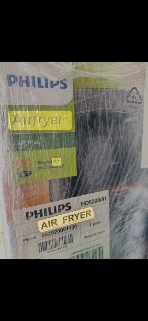 Philips Airfryer Essential (Category: Fryers) located in Manila. Submitted by gotlistedph (Listing ID 1421888352, Image 2). Description: - Philips Airfryer Essential - Features Rapid Air technology - Functions: Fry, bake, grill, roast - Made in China.