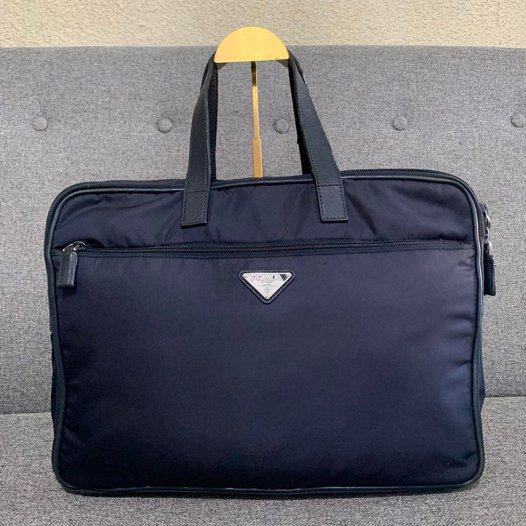 PRADA DOCUMENTS BAG (Category: Luxury Bags & Wallets) located in Madrid. Submitted by jhunaceee (Listing ID 1421876786, Image 1). Description: ORIGINAL VERY GOOD CONDITION NO MAJOR FLAW BAG ONLY .