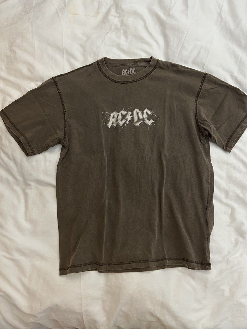 Pull&Bear Graphic Shirt (Category: Tshirts & Polo Shirts ) located in Pasig City. Submitted by gdeclutterwithme (Listing ID 1421905212, Image 2). Description: - Pull&Bear Graphic T-shirt - Size: Small on tag but its oversized for small so best fit is medium-large - Features: AC/DC logo on front, Ballbreaker graphic on back - 19.6 x 25 inches dm for more details hihi.
