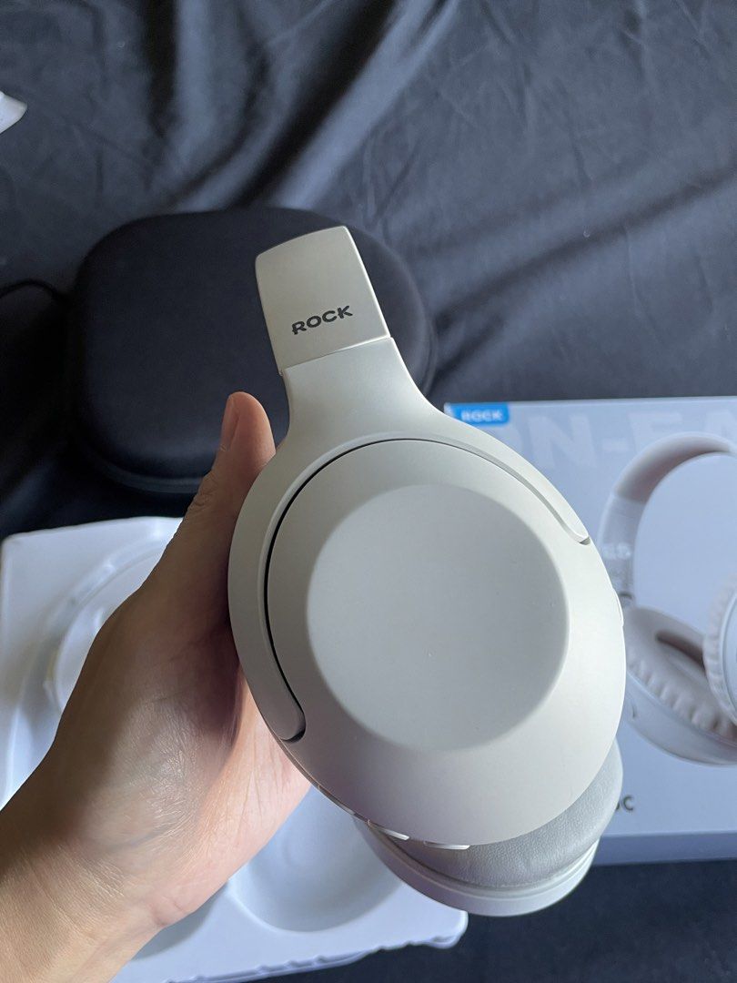 ROCK O3 ANC Wireless Headphones (Category: Headphones & Headsets) located in Pasig City. Submitted by ysaint (Listing ID 1421836943, Image 3). Description: Rock Space O3 anc wireless headphones • light blue grey • ⁠foldable • ⁠with case & box + cord for charging • ⁠noice cancelling + bluetooth • ⁠used only for a year issues • hindi na tumutunog kapag inoopen pero may ilaw pa rin naman • ⁠may mga black na dumi pero onti lang.