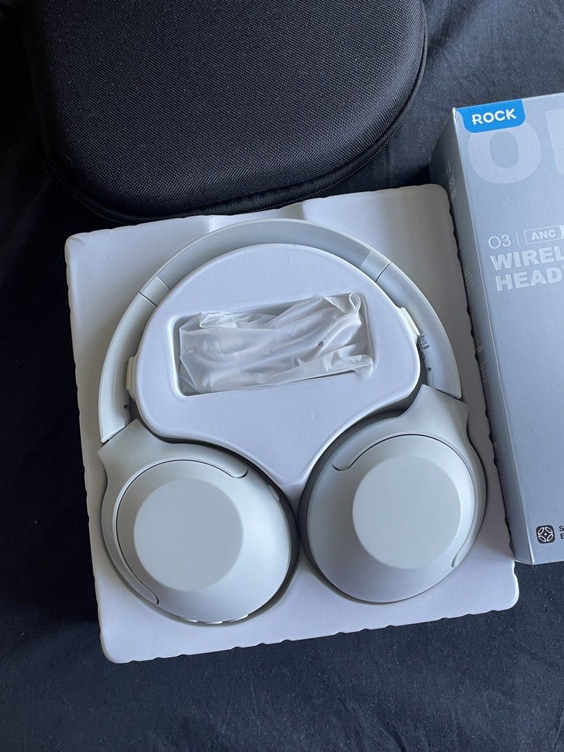 ROCK O3 ANC Wireless Headphones (Category: Headphones & Headsets) located in Pasig City. Submitted by ysaint (Listing ID 1421836943, Image 2). Description: Rock Space O3 anc wireless headphones • light blue grey • ⁠foldable • ⁠with case & box + cord for charging • ⁠noice cancelling + bluetooth • ⁠used only for a year issues • hindi na tumutunog kapag inoopen pero may ilaw pa rin naman • ⁠may mga black na dumi pero onti lang.