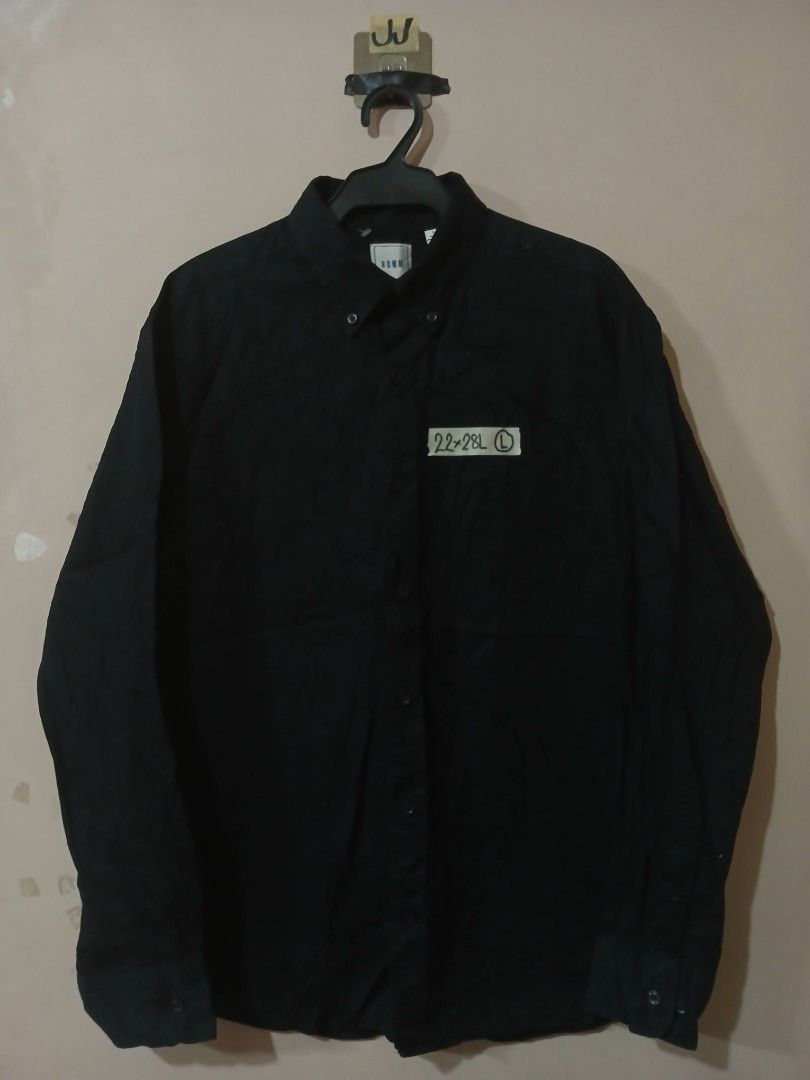 ROWM Black Long Sleeve Shirt - Size L (Category: Tshirts & Polo Shirts ) located in Caloocan City. Submitted by erickaban14 (Listing ID 1421917629, Image 1). Description: - ROWME black long sleeve shirt - Size: L - Features a button-down front - Classic collar and long sleeves - Made of textured fabric - Made in Madagascar.