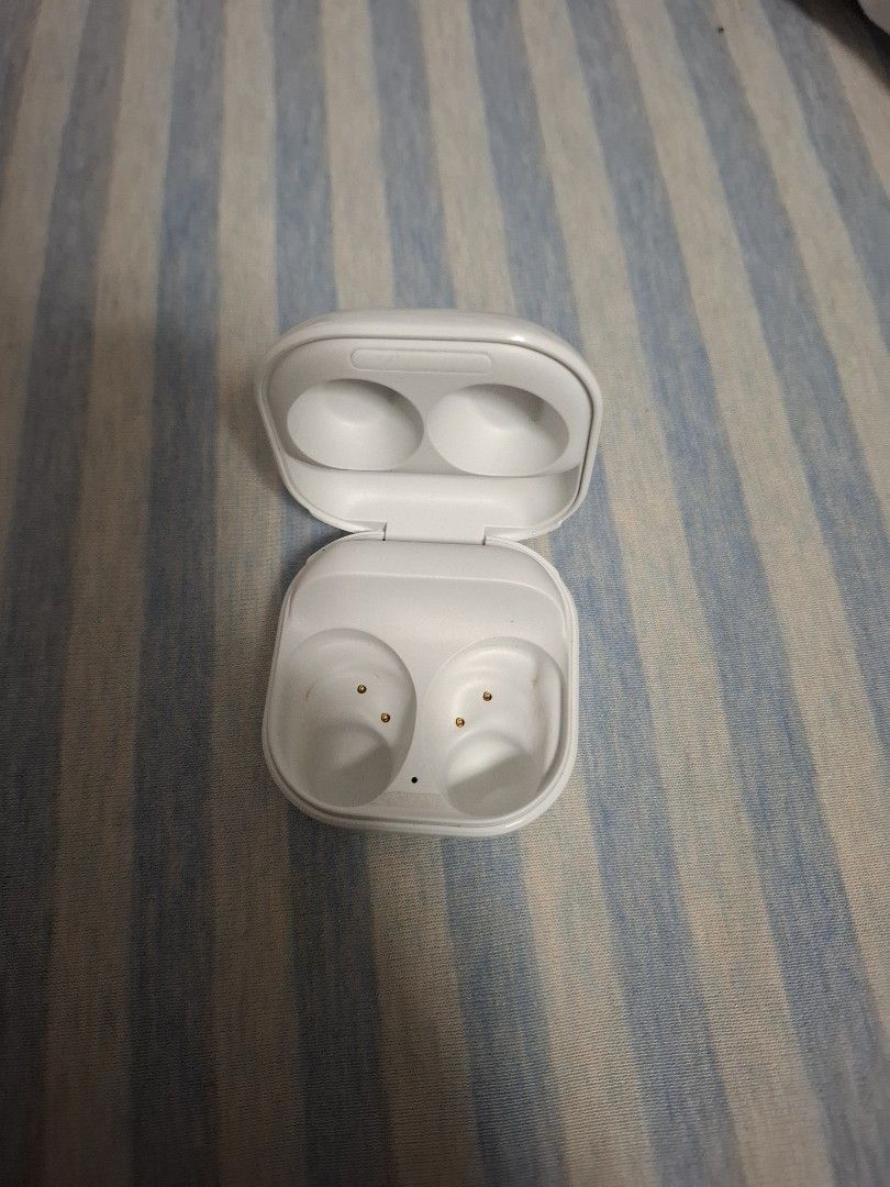 Samsung Earbud Case - White