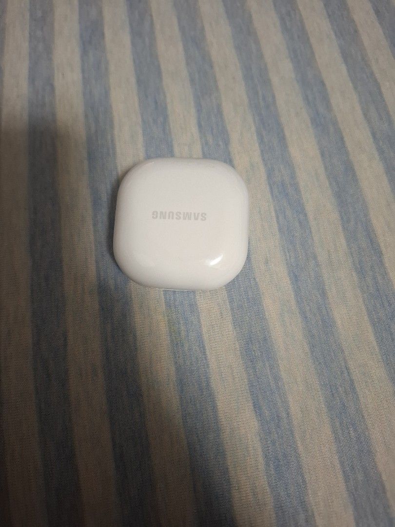 Samsung Earbud Case - White65561385855618111