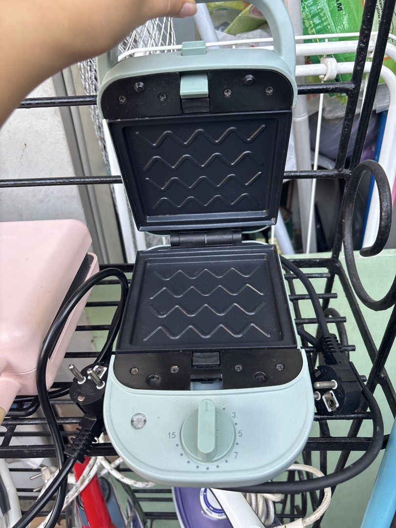 Sandwich maker (Category: Other Kitchenware & Tableware) located in Quezon City. Submitted by aannnnee28 (Listing ID 1421939467, Image 2). Description: Sandwich maker with wave design.