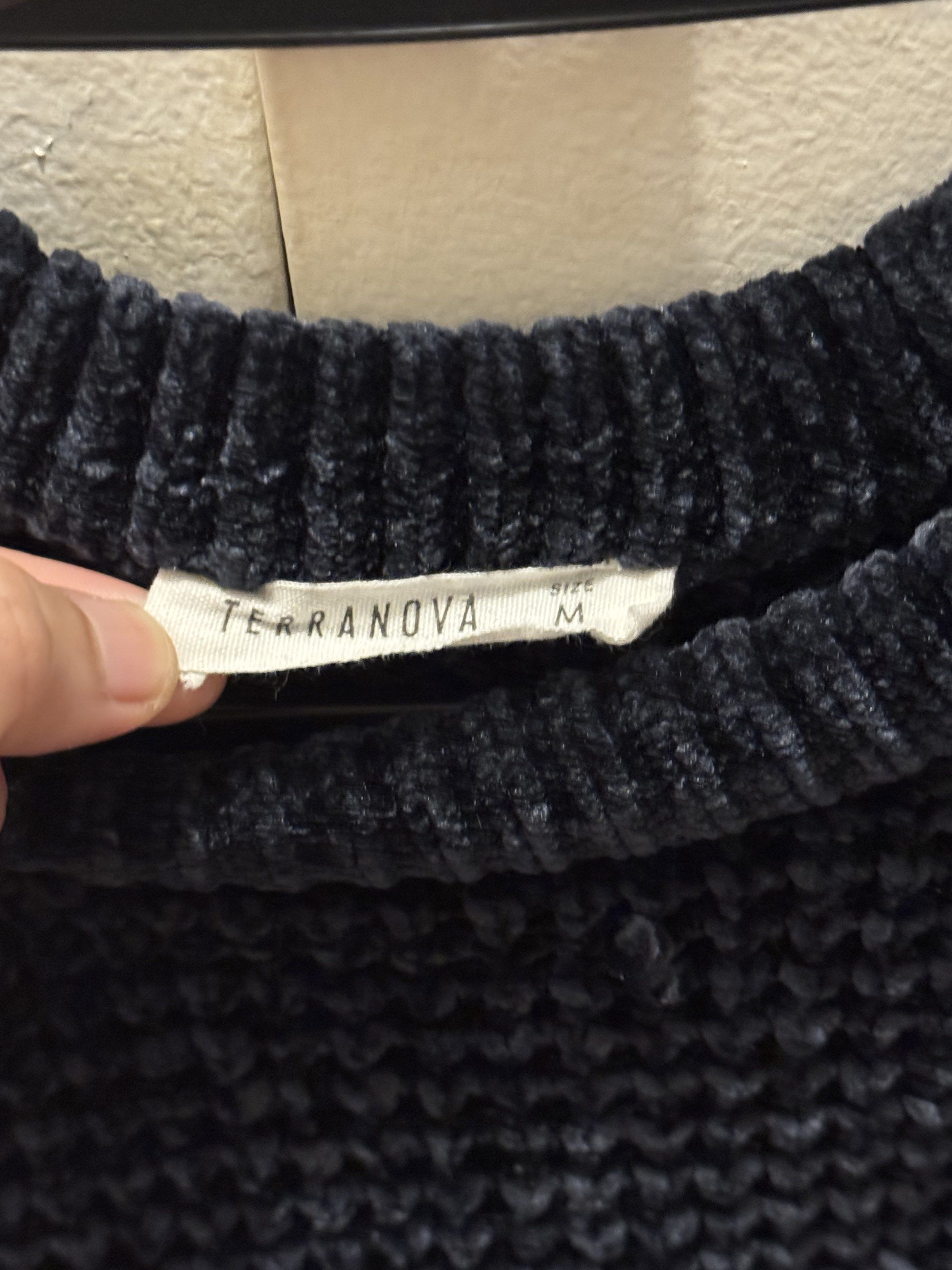 Terranova Navy Blue Sweater - Size M (Category: Coats, Jackets and Outerwear) located in Binan City. Submitted by iamririi (Listing ID 1421924594, Image 2). Description: - Terranova navy blue sweater - Size M - Cropped style - Crew neck - Long sleeves - Textured, woven design - Solid navy blue color.