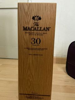 Macallan 30 Year Old, 43% whisky bottle