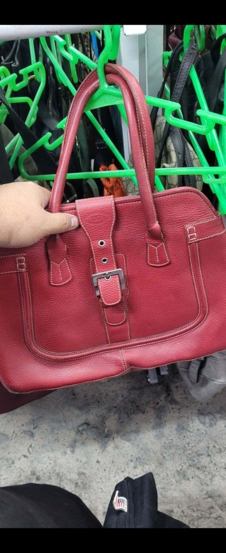 Tod's Red Leather Handbag (Category: Luxury Bags & Wallets) located in Manila. Submitted by eljayminati (Listing ID 1421932890, Image 3). Description: - Authentic Tod's handbag - Red leather - Top handle design - Buckle closure - Zipper closure - Black interior lining - Tod's logo present - Textured leather finish.