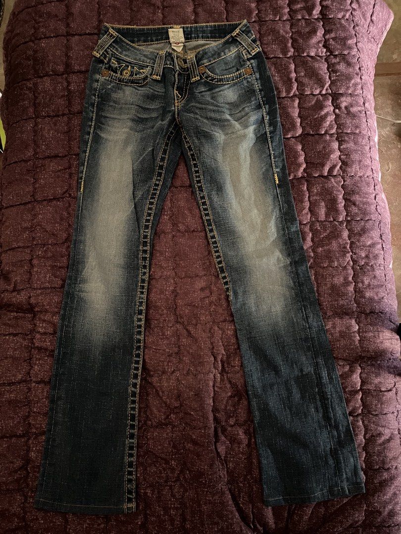 True Religion Wreath Buttons Jeans (Category: Jeans) located in Iloilo. Submitted by edensgrave (Listing ID 1421905706, Image 2). Description: - Authentic True Religion jeans - Signature horseshoe stitching on back pockets - Bootcut leg opening - 25 on tag / on tape measure: 25-27 - length 39 and a half .