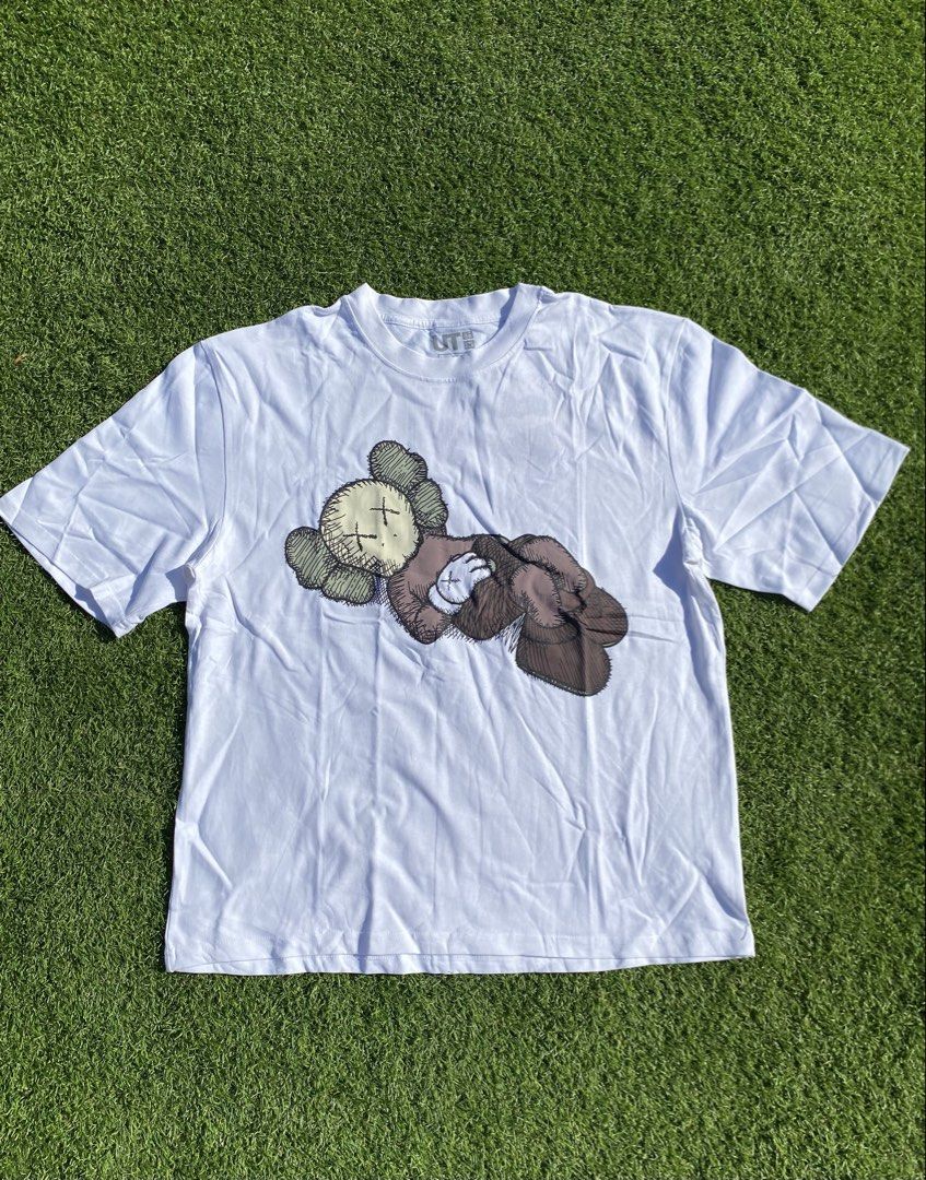 Uniqlo Kaws Graphic Tee XL (Category: Tshirts & Polo Shirts ) located in Manila. Submitted by brixie_23 (Listing ID 1421859719, Image 2). Description: Dimensions: L28 x W23 XL on tag.