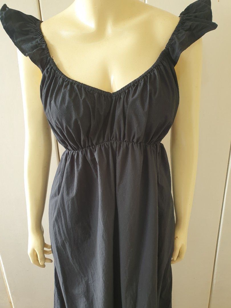 Universal Thread Black Maxi Dress (Category: Dresses) located in San Pedro. Submitted by bonksqueen.mm (Listing ID 1421856799, Image 2). Description: - Universal Thread black maxi dress - Size: Small-large - Design: Gathered bodice, shoulder straps, tiered skirt - Fabric: Lightweight - Origin: Made in China.