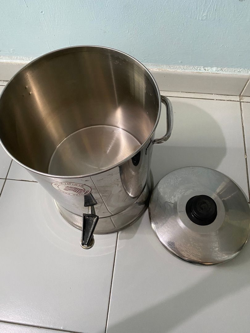 Various Kitchenware (Category: Other Kitchen Appliances) located in Singapore. Submitted by raylwk1 (Listing ID 1421805548, Image 4). Description: Various Kitchenware.