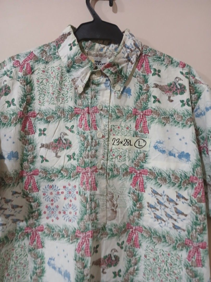 Vintage Printed Button-Down Shirt - Large (Category: Tshirts & Polo Shirts ) located in Caloocan City. Submitted by erickaban14 (Listing ID 1421917308, Image 3). Description: - Vintage button-down shirt - Size: Large - Unique printed design - Colors: White, Green, Pink - Collared neckline - Long sleeves - Classic button-down style.