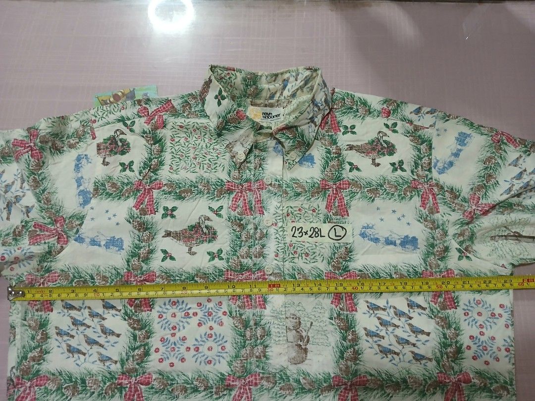 Vintage Printed Button-Down Shirt - Large (Category: Tshirts & Polo Shirts ) located in Caloocan City. Submitted by erickaban14 (Listing ID 1421917308, Image 2). Description: - Vintage button-down shirt - Size: Large - Unique printed design - Colors: White, Green, Pink - Collared neckline - Long sleeves - Classic button-down style.