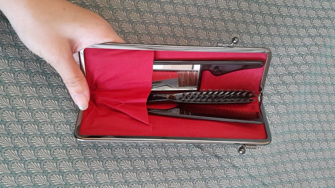 Vintage Vanity Set with Mirror and Combs (Category: Mirrors) located in Magallanes. Submitted by yuiakari24 (Listing ID 1421816108, Image 3). Description: - Vintage vanity set - Includes mirror, two combs, and case - Case features: - Floral exterior - Red interior - Clasp closure - Complete set - Perfect for vintage collectors or everyday use. - from japan - the comb has flaw see on the picture MOP- gcash.