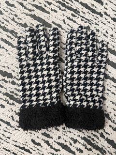 (Category: ) located in . Submitted by mytheluxefashion (Listing ID 1421928562, Image 1). Description: .