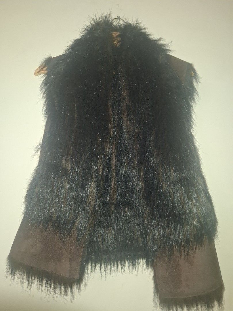 Zara Basic Faux Fur Vest (Category: Sleeveless) located in Quezon City. Submitted by cncarousel (Listing ID 1421853556, Image 1). Description: - Zara Basic vest - Faux fur front and collar - Suede-like back - Dark brown color - Size S - Made in China.