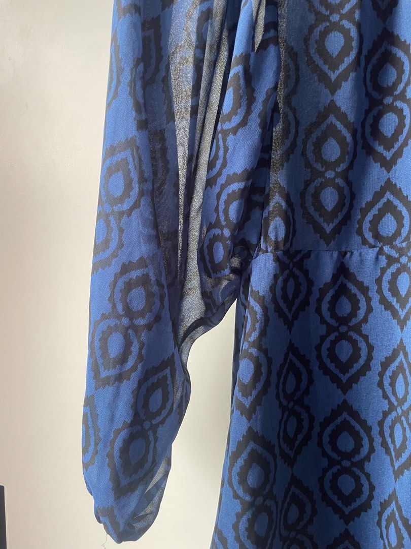 Zara Blue Ethnic Dress (Category: Dresses) located in Manila. Submitted by chenpots (Listing ID 1421840309, Image 3). Description: - Blue and black patterned dress - Long sleeves - Round neckline - Back zipper closure - Size: S (EUR S, MEX 26) - Made in Morocco.