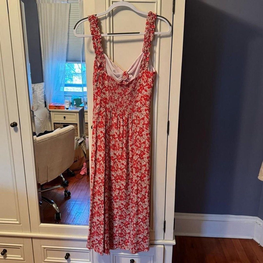 Zara Floral Midi Dress (Category: Dresses) located in Mandaue City. Submitted by dhangreg (Listing ID 1421901093, Image 2). Description: - Zara midi dress - Red floral print - Tie-front detail - Ruffled straps - Side slit - Fitted bodice - Midi length - Lightweight fabric.