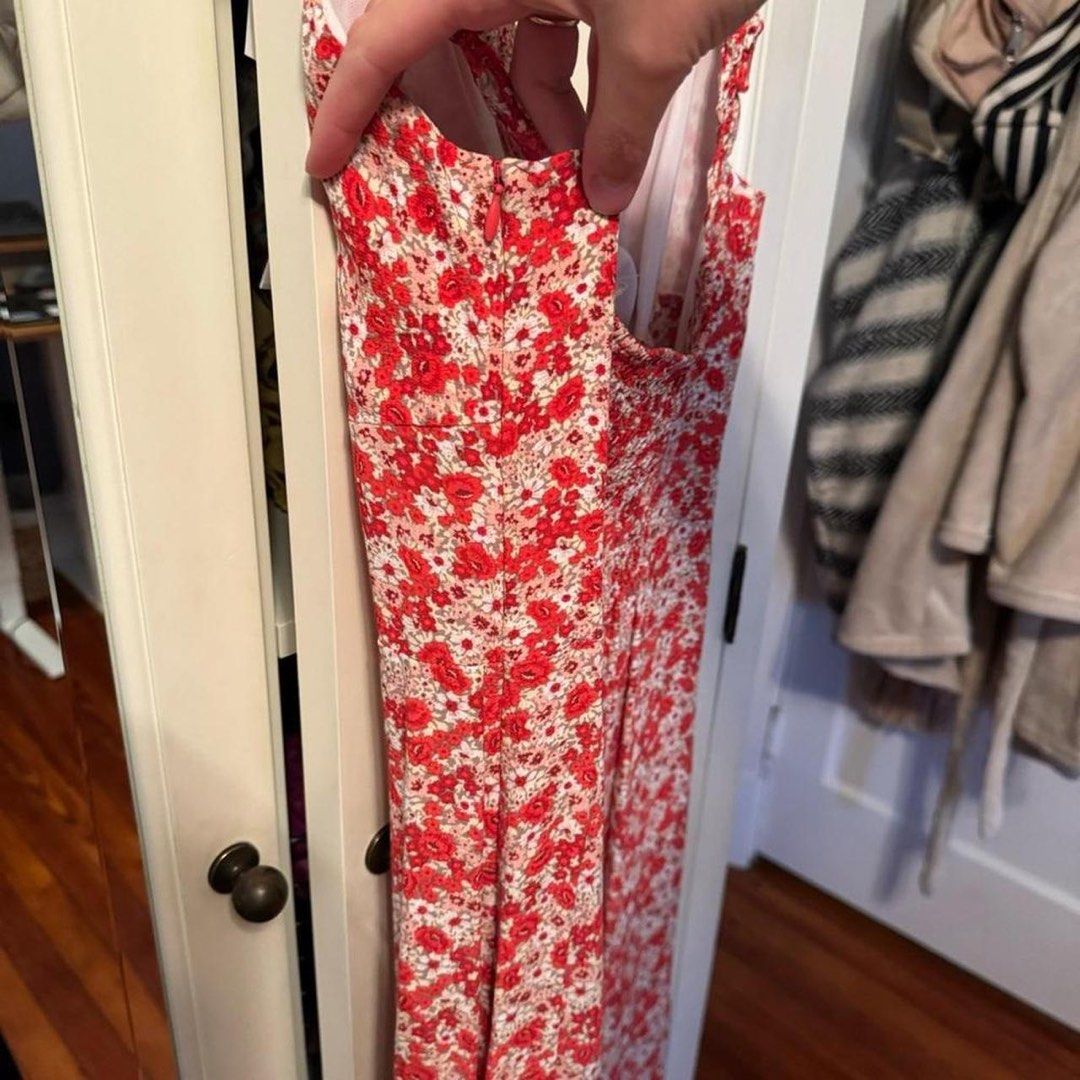 Zara Floral Midi Dress (Category: Dresses) located in Mandaue City. Submitted by dhangreg (Listing ID 1421901093, Image 3). Description: - Zara midi dress - Red floral print - Tie-front detail - Ruffled straps - Side slit - Fitted bodice - Midi length - Lightweight fabric.