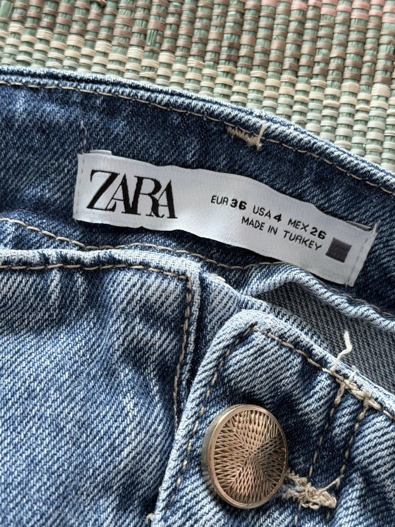 Zara Wide Leg Cropped Jeans (Category: Jeans) located in Taguig. Submitted by issa23fourfive (Listing ID 1421845676, Image 3). Description: - Zara wide-leg jeans - Light blue wash - High-waisted - Size: 28in - Two front pockets - Size: EUR 36, USA 4, MEX 26 🌼Mode of Payment: Gcash BPI Maya 🌼Mode of Delivery: Grab Express/Lalamove .