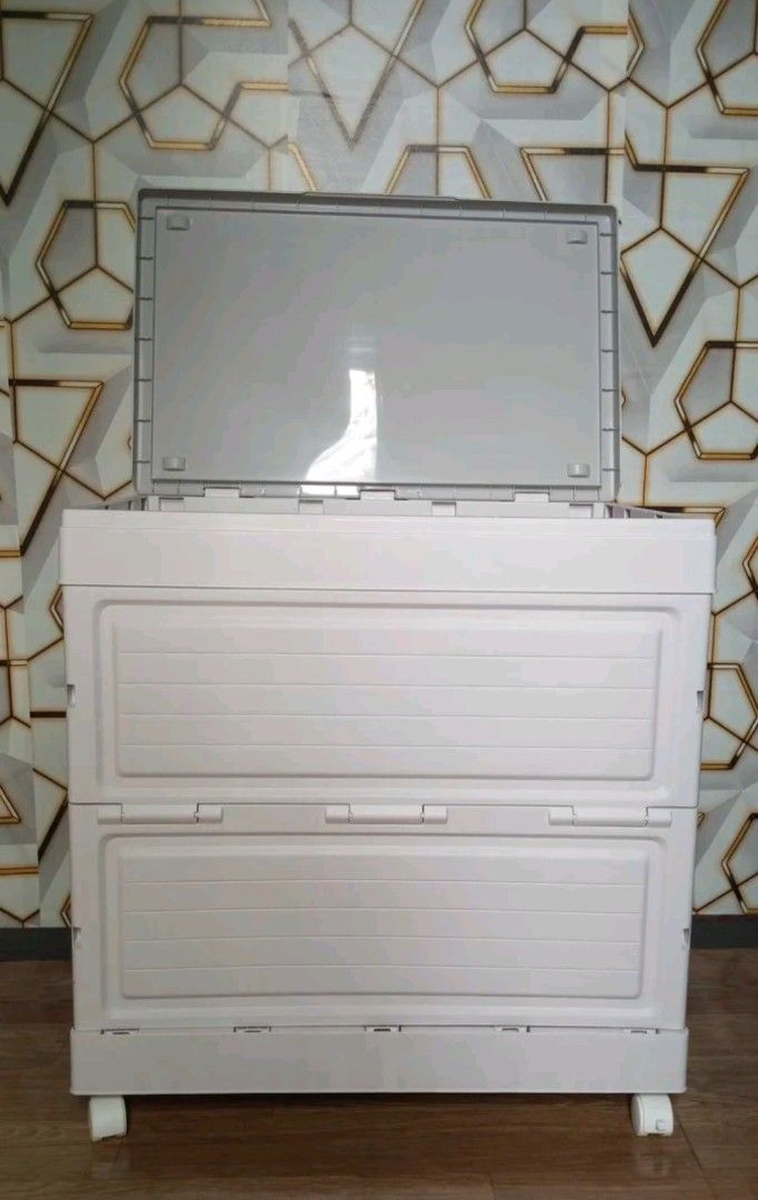 160L Foldable Storage Box with Lid (Category: Storage Boxes & Baskets) located in Pasig City. Submitted by igustnik (Listing ID 1422079606, Image 3). Description: 160L No wheels, nawala na Usable pa rin naman kahit wala syang wheels NEEDS CLEANING!!! BAWAL SA MAARTE Pics posted were taken a few months back Nastock na sya so paki-linis na lang Orig Price: 1,699.00.