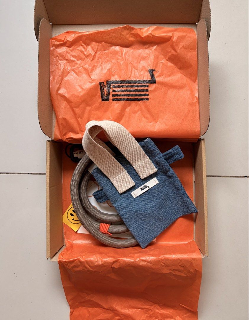 A to Z Denim Mini Chunky Bag (Category: Cross-body Bags) located in Quezon City. Submitted by alessandraa___ (Listing ID 1421942476, Image 1). Description: A to Z - Mini Chunky Bag (Denim) Condition: Brand New - Unused Size: Mini Width: 4” Length: 7” Material: Recycled Denim, Paracird Price: PHP590 (retailed for PHP990) Brand New, unused. Only kept in storage.