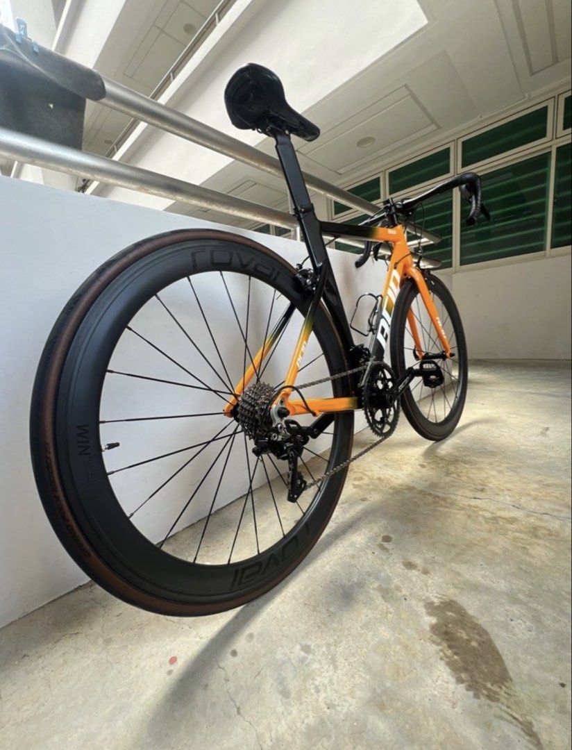 Acid roadbike with carbon roval wheels (READ DESCRIPTION) (Category: Bicycles) located in Singapore. Submitted by localtampseller (Listing ID 1421973968, Image 1). Description: High-performance entry level road bike - Sleek design - Features Roval wheels for enhanced aerodynamics and speed - Well-maintained - Ready for your next ride - Includes all components shown in pictures open to nego, will send for servicing before passing to over to you. p