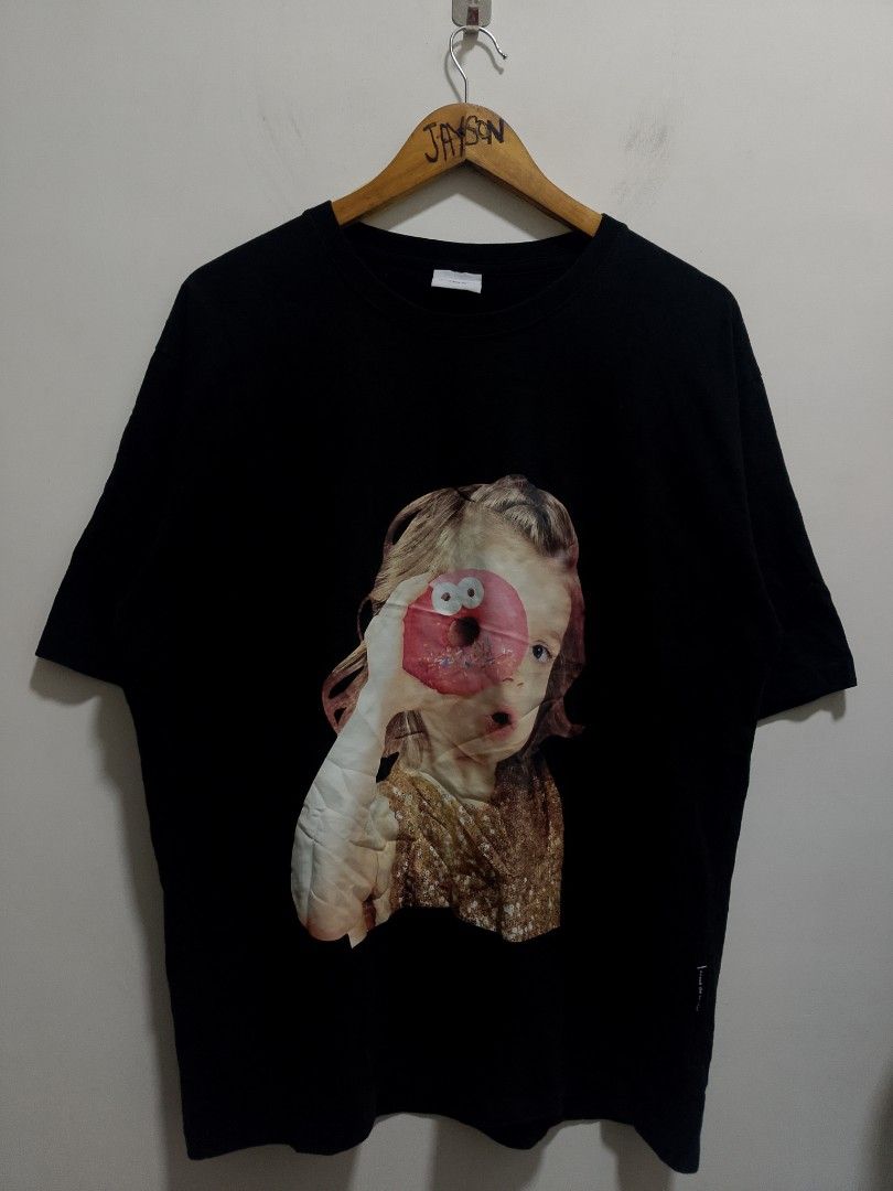Acme De La Vie ADLV Graphic Tee (Category: Tshirts & Polo Shirts ) located in Santiago. Submitted by trift3311v2 (Listing ID 1422046171, Image 1). Description: Acme de la vie Size 1 on tag Width 22 Length 28 Issue minimal hairlines sa back hit cut wash tag 420+ship .