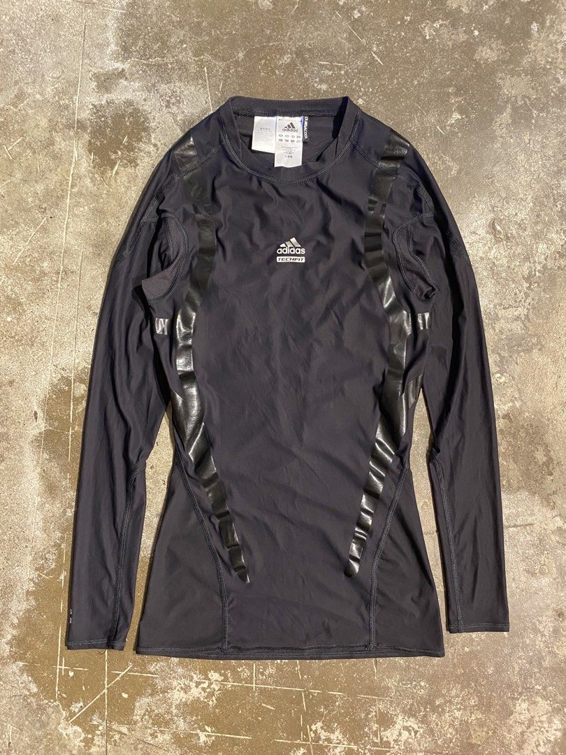 Adidas Techfit ClimaCool Long Sleeve Shirt (Category: Activewear) located in Cavite. Submitted by dracokidstuff (Listing ID 1422051180, Image 1). Description: Adidas Techfit Climacool Black Long Sleeve Size: Large Dimes: W15.5 L28 SL23 Very good condition Issue hairline cracks.