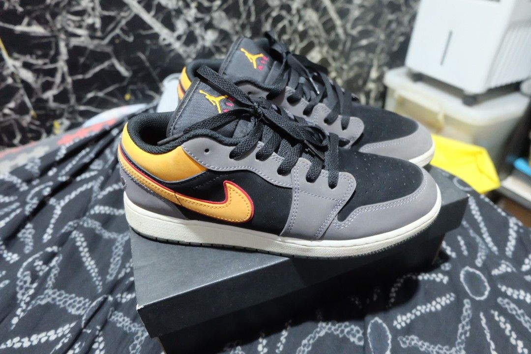 Air Jordan 1 Low SE (GS) (Category: Sneakers) located in Manila. Submitted by jayveepas (Listing ID 1421973974, Image 1). Description: Selling: Nike Air Jordan 1 Low SE (GS) Black + Vivid Orange + Light Graphite Condition: Used 2-3 times with crease protector. Comes with the original box Size: 7Y (25 cm) RFS: Decluttering For shipping: - Lalamove or Grab - Buyer to book and shoulder the shipping cost - Buyer can send payment once rider arrives an