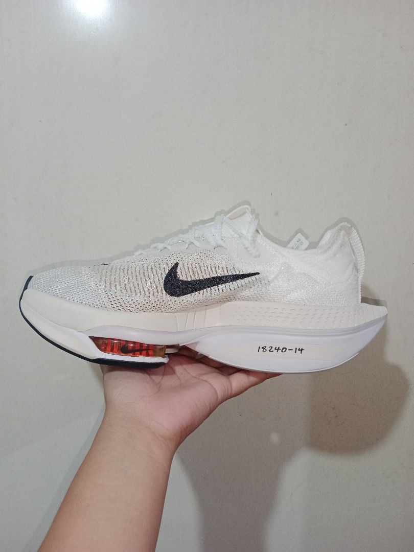 AIR ZOOM ALPHAFLY NEXT % 2 (Category: Sneakers) located in Manila. Submitted by fashionshoev3 (Listing ID 1422047647, Image 3). Description: SIZE ON TAG & ON BOX : US 8.5 EUR 42 CM 26.5 Brandnew Condition with box Quality : UA.