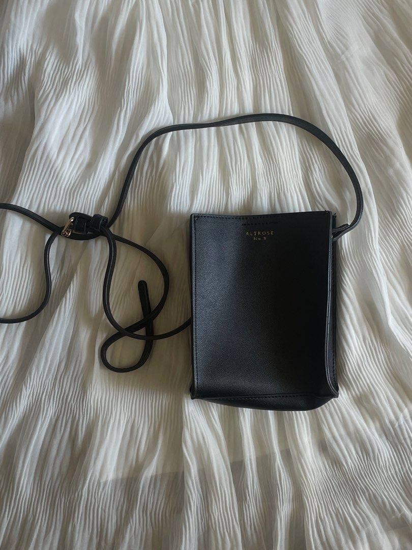 Altrose paris small crossbody bag (Category: Cross-body Bags) located in Binmaley. Submitted by jayeswtslf (Listing ID 1421975918, Image 2). Description: - declutterring - adjustable strap - used twice and never use it again - can fit ur basic essential like phone, wallet, lippies, & keys - women/men 🌟.