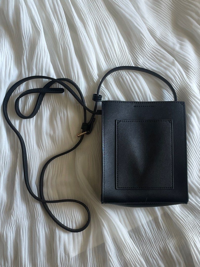 Altrose paris small crossbody bag (Category: Cross-body Bags) located in Binmaley. Submitted by jayeswtslf (Listing ID 1421975918, Image 1). Description: - declutterring - adjustable strap - used twice and never use it again - can fit ur basic essential like phone, wallet, lippies, & keys - women/men 🌟.