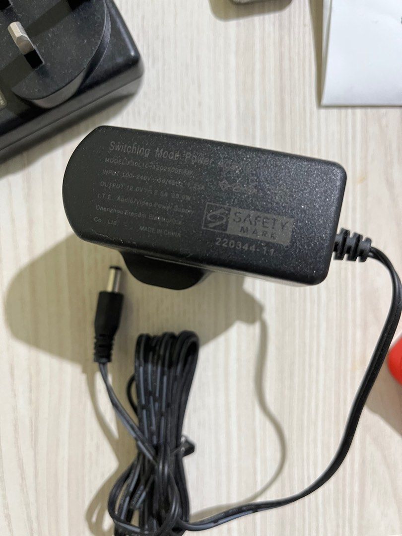 Assorted AC-DC power adaptor406005171387770880