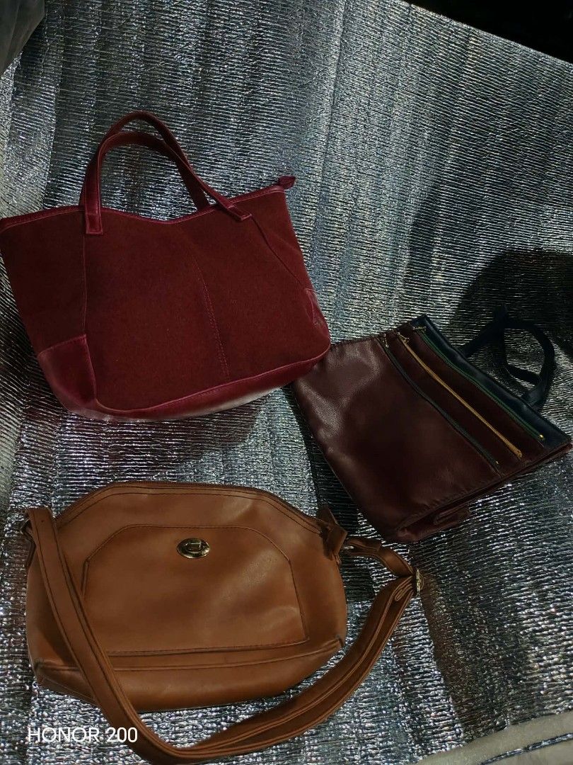 Assorted Handbags (Category: Luxury Bags & Wallets) located in Valenzuela. Submitted by japansurplus2020 (Listing ID 1422024835, Image 1). Description: 3pcs issue nasa picture .