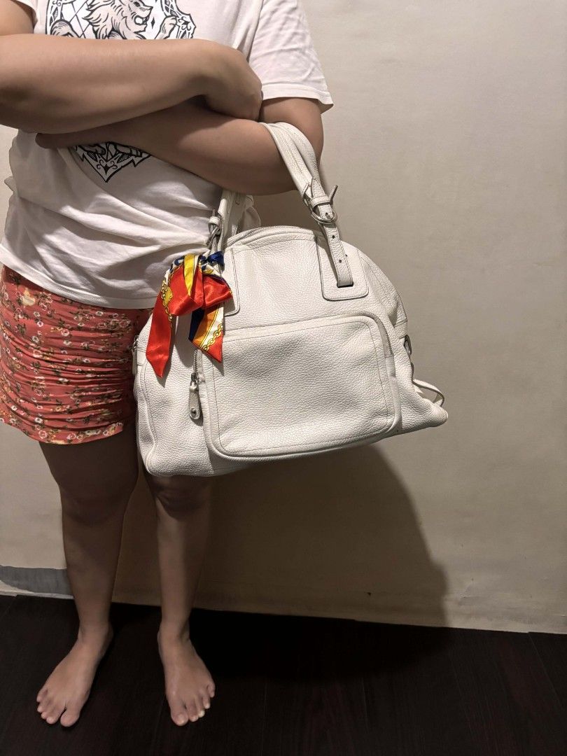 Authentic Furla White Leather Handbag (Category: Luxury Bags & Wallets) located in Cavite. Submitted by k_ssi (Listing ID 1422036301, Image 2). Description: - White leather handbag - Front pocket - Top handles - Genuine leather.