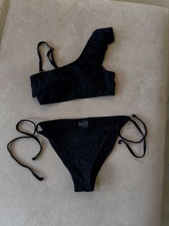 (Category: ) located in . Submitted by _____car0usell (Listing ID 1422009984, Image 1). Description: .